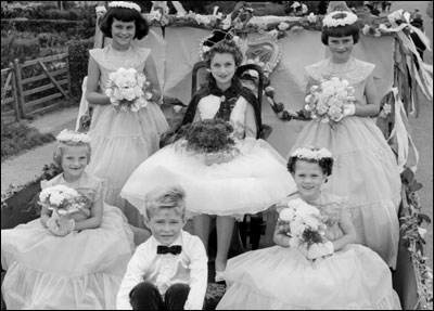 Queen, Carole Keeves with her attendants, Yvonne Smith, Lynda Nicholls, Charles Sawbridge, Elaine White, Ann Scripps 