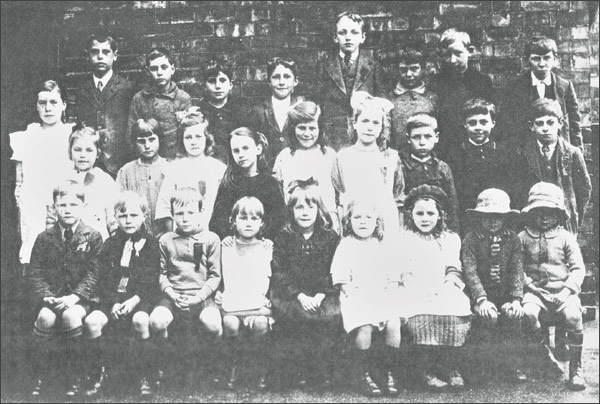 Pupils of Castlethorpe School c.1924