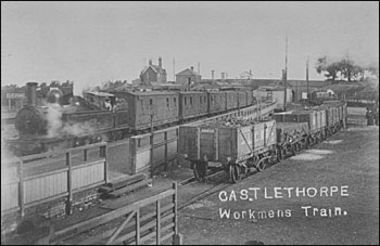 Workman's train leaving Castlethorpe Station