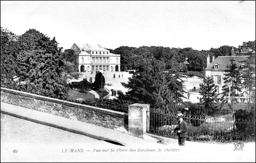 Le Mans - Vue sur la Place des Jacobins, le Théâtre