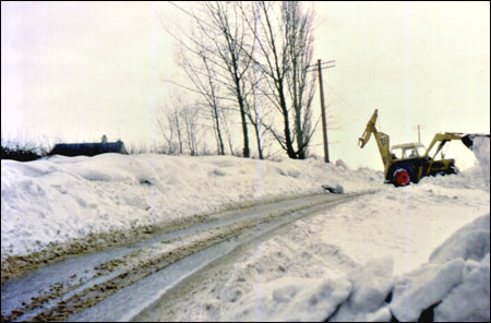 Digger clearing the hill near Devil's Dip