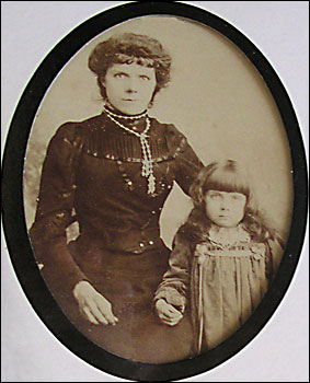 Nellie & Connie Nellie Rainbow