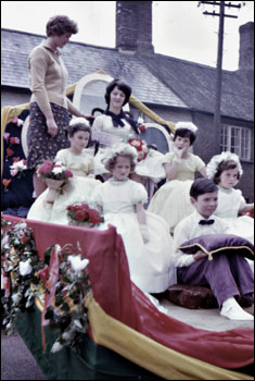 Valerie Carpenter being crowned by Sheila Sawbridge. Attendants, Gillian Pile, Veronica Marks, Trevor Ray, Estelle Tapp & Avril Ray. 