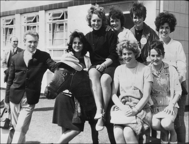 L-R Dennis Sills, Linda Nicholls, Sue Lane, Jane Bavington, Doreen Craddock, Carol Bavington