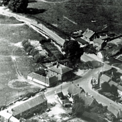 The Watts Arms in the 1960s before Western Drive was built.