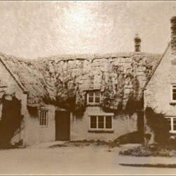 Cock Inn on the east side of the High St., before being demolished