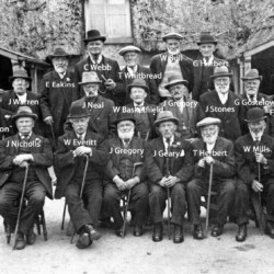 Seniors outing 1929, outside the Cock, with identifying names.