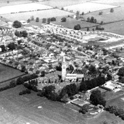 Hanslope about 1970; Eastfield Drive and Weavers End under construction.