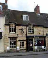 24 & 25 Market Pl