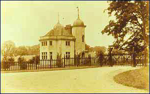 Gayhurst House - gatehouse