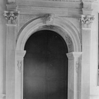 Archway in front entrance hall