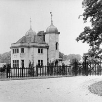 Lodge at the park entrance