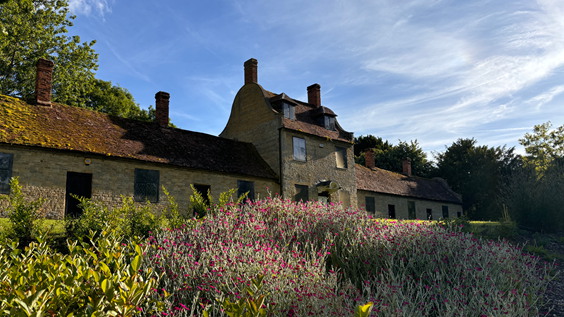 Great Linford buildings