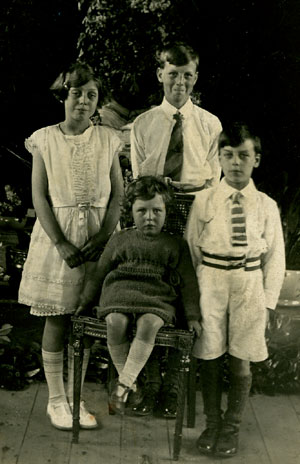 Children of Frederick James Swain and Daisy Lilian Chambers, Alfred, Mary, Frank and Betty around 1931