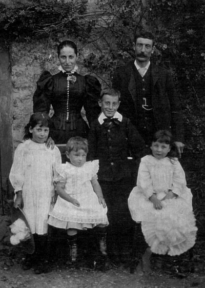 John Swain and Sarah Elizabeth Swain (cousins), with children Albert, Elsie M., Hilda Eva and Dennis (dressed as a girl, as young boys were at this time around 1899-1900.)